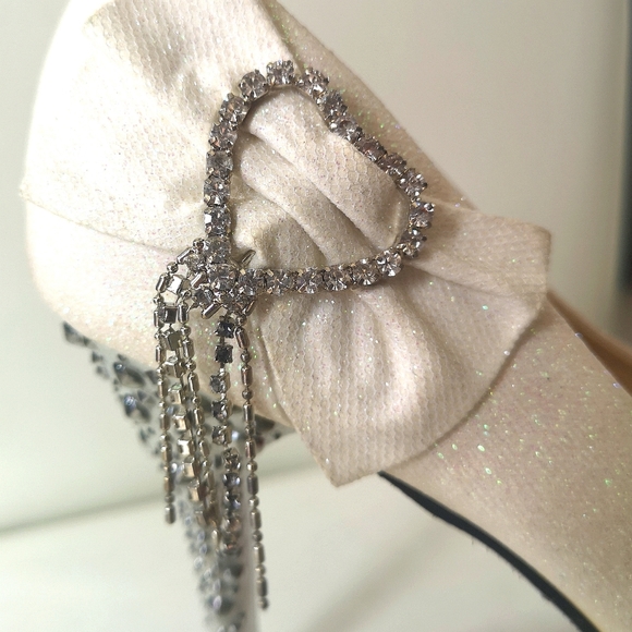 Amazing Shoes - Picture 11 of 12